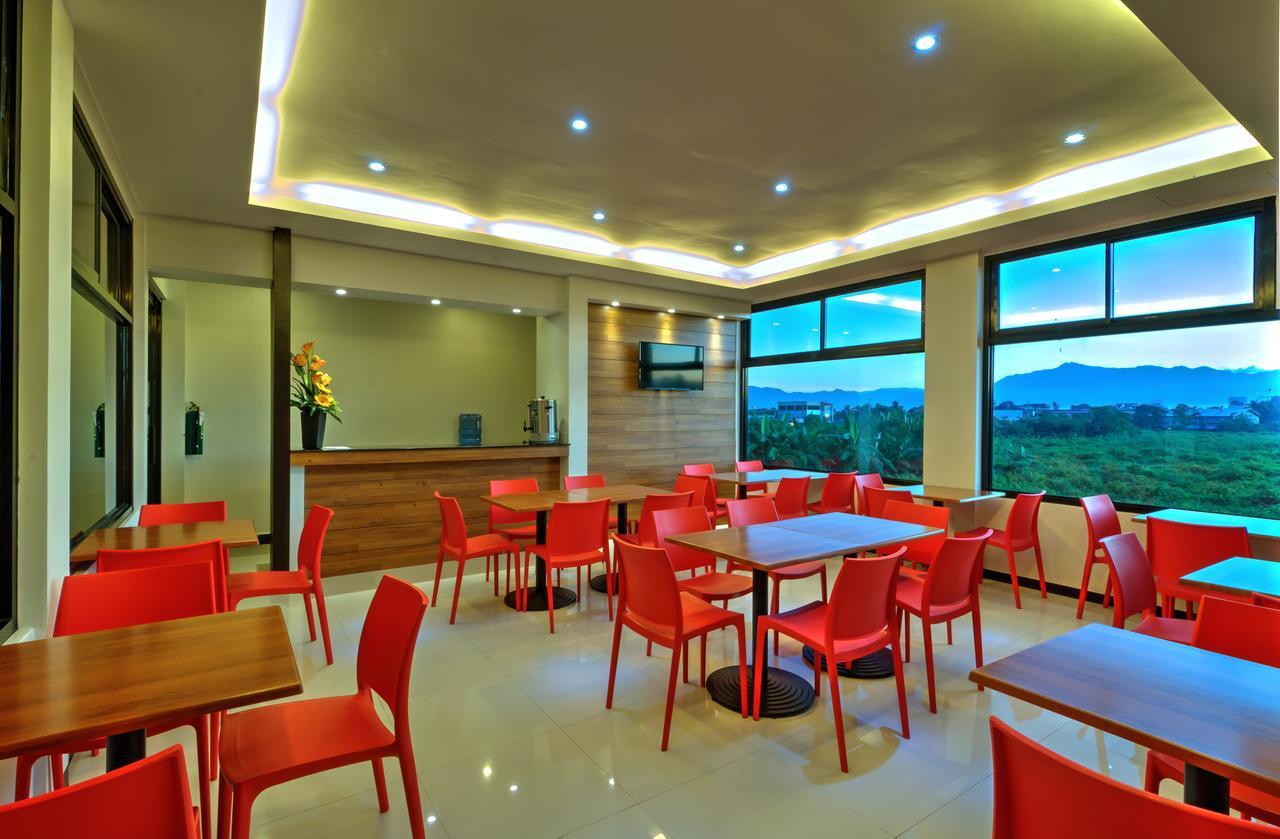 Amaris Suites Butuan City Buitenkant foto