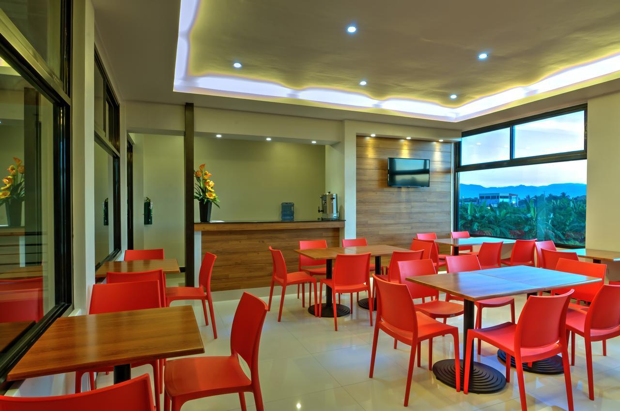 Amaris Suites Butuan City Buitenkant foto