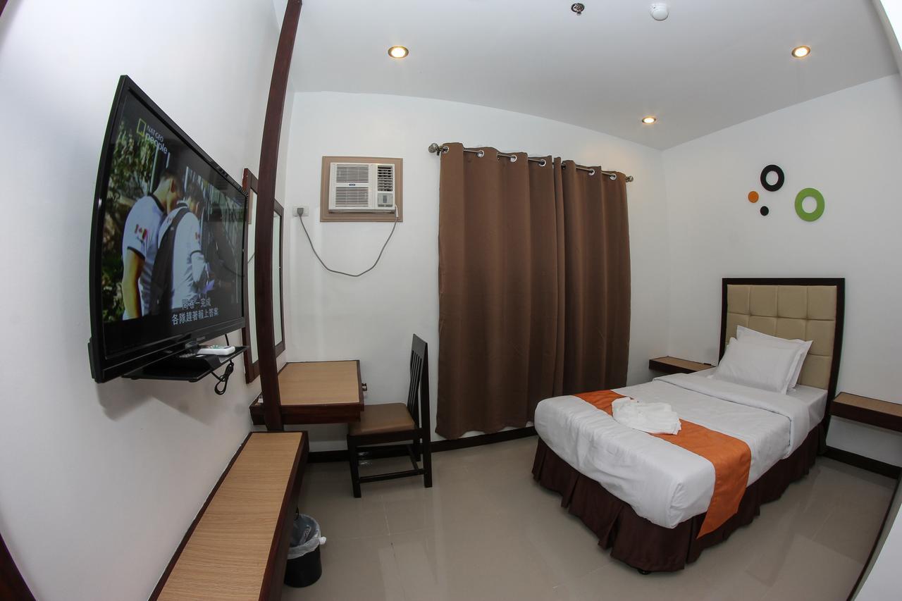 Amaris Suites Butuan City Buitenkant foto