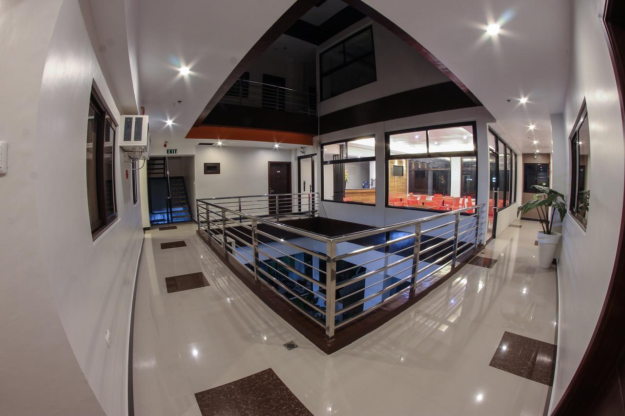 Amaris Suites Butuan City Buitenkant foto